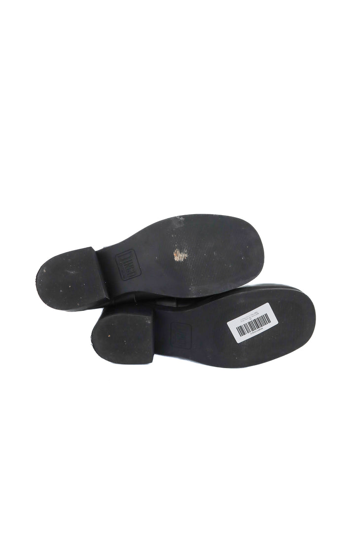 dingo black star boots (10; retail $160)
