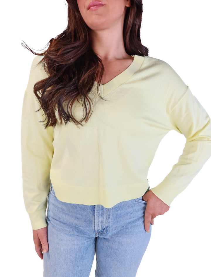 pale yellow v-neck sweater (s)