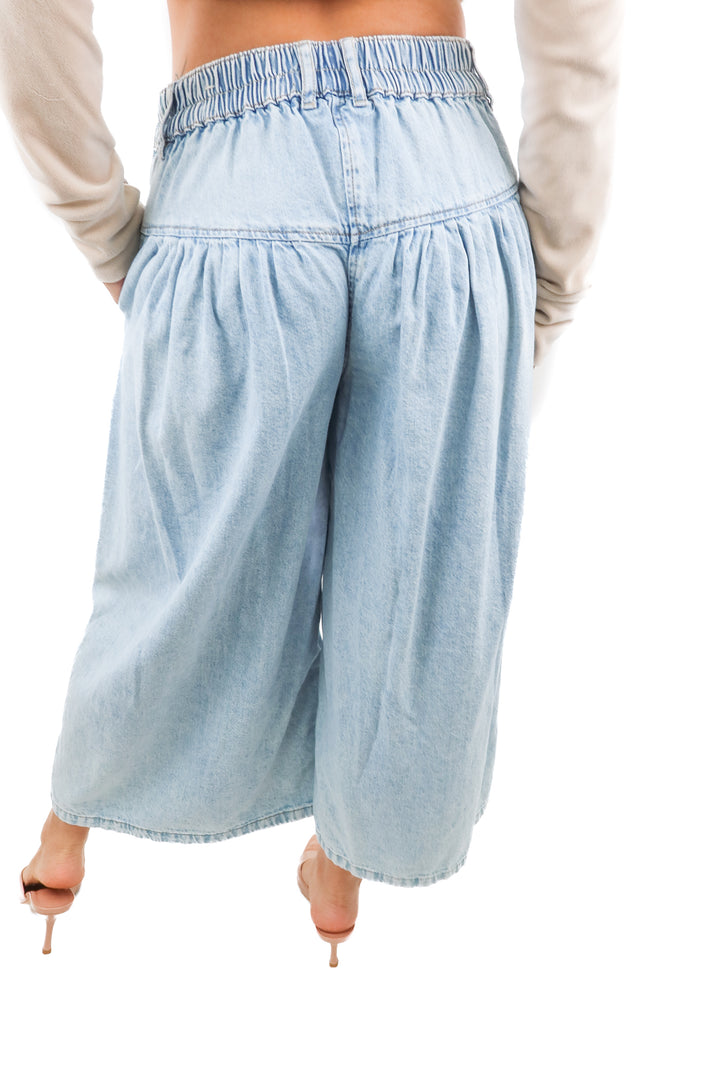 We The Free light wash wide leg denim pants (XS)
