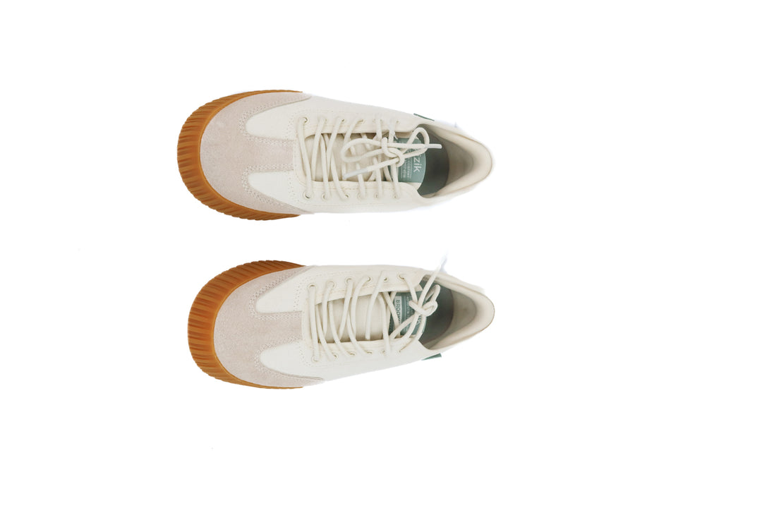 kizik neutral canvas sneakers (8.5; retail $120)