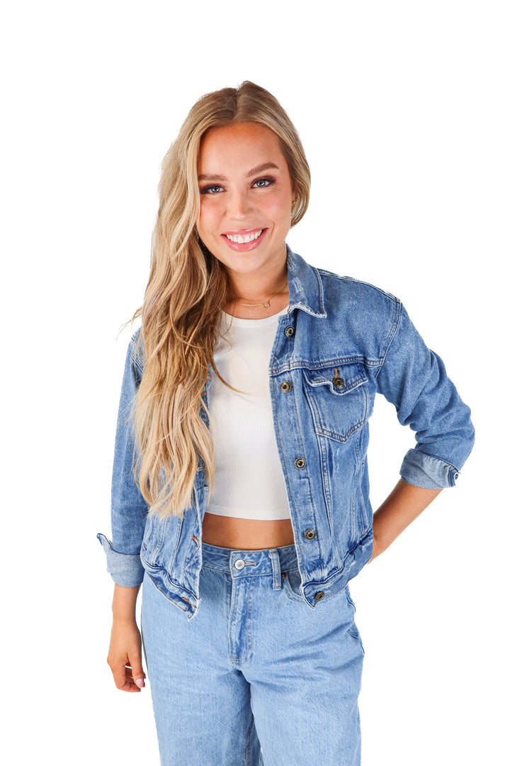 sneak peek medium wash denim jacket (M)