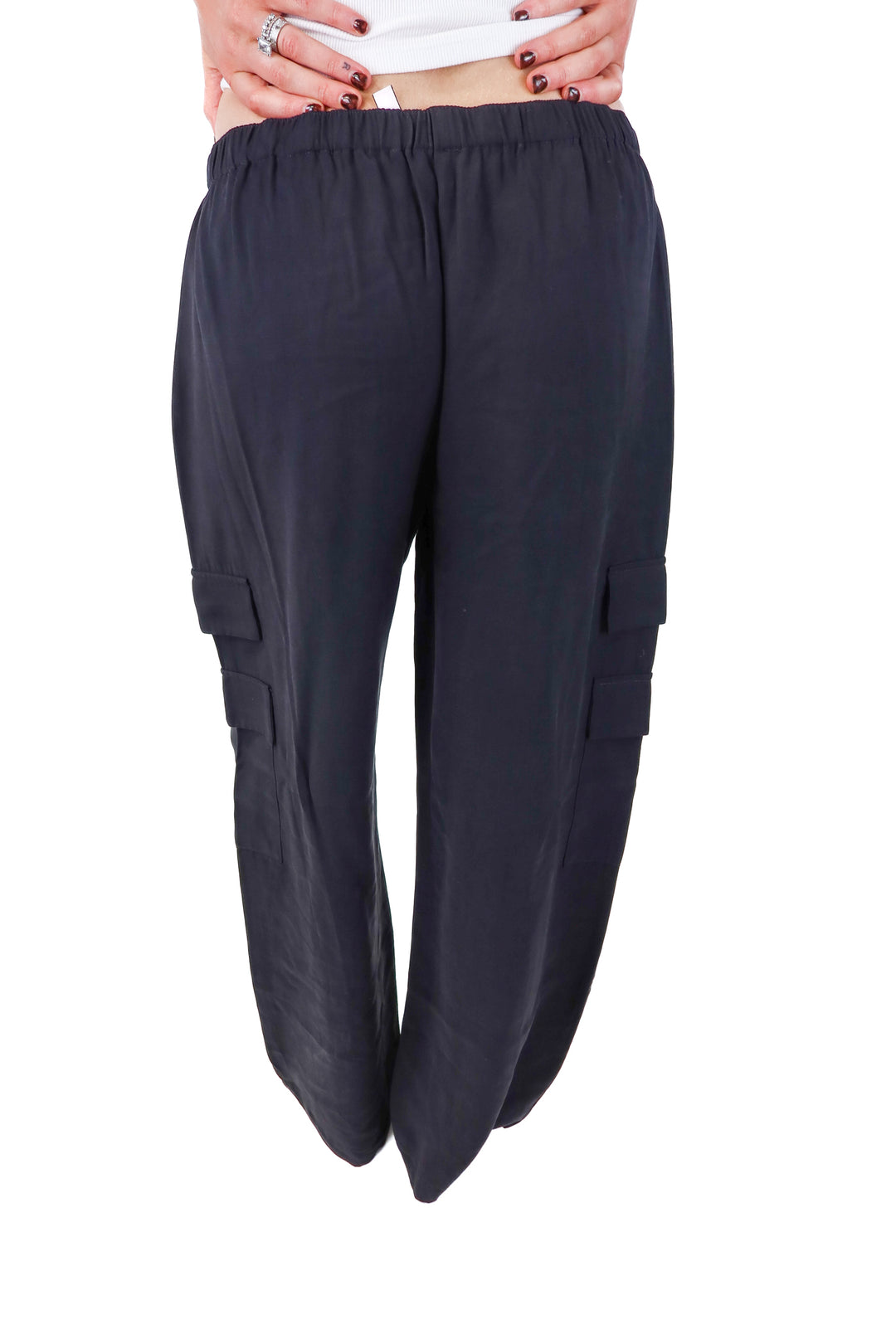 SOLD: abercrombie & fitch black cargo pants NWT (M Long; retails $80)