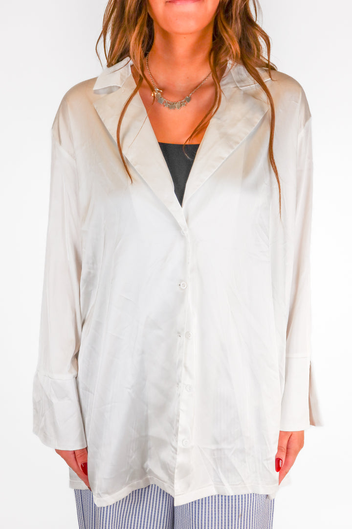 boohoo satin white oversized blazer shirt NWT (s)