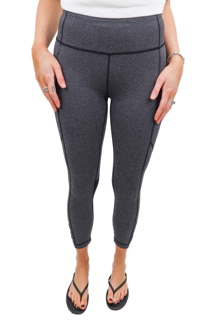 lululemon black chevron cropped leggings (4; retail $98)