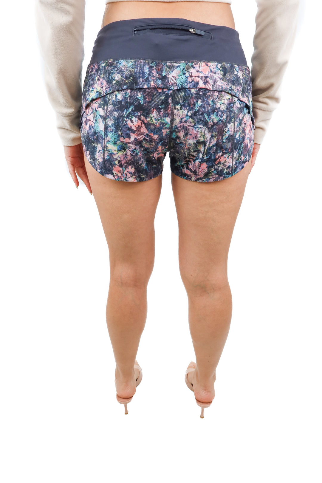 Lululemon floral print exercise shorts (6)