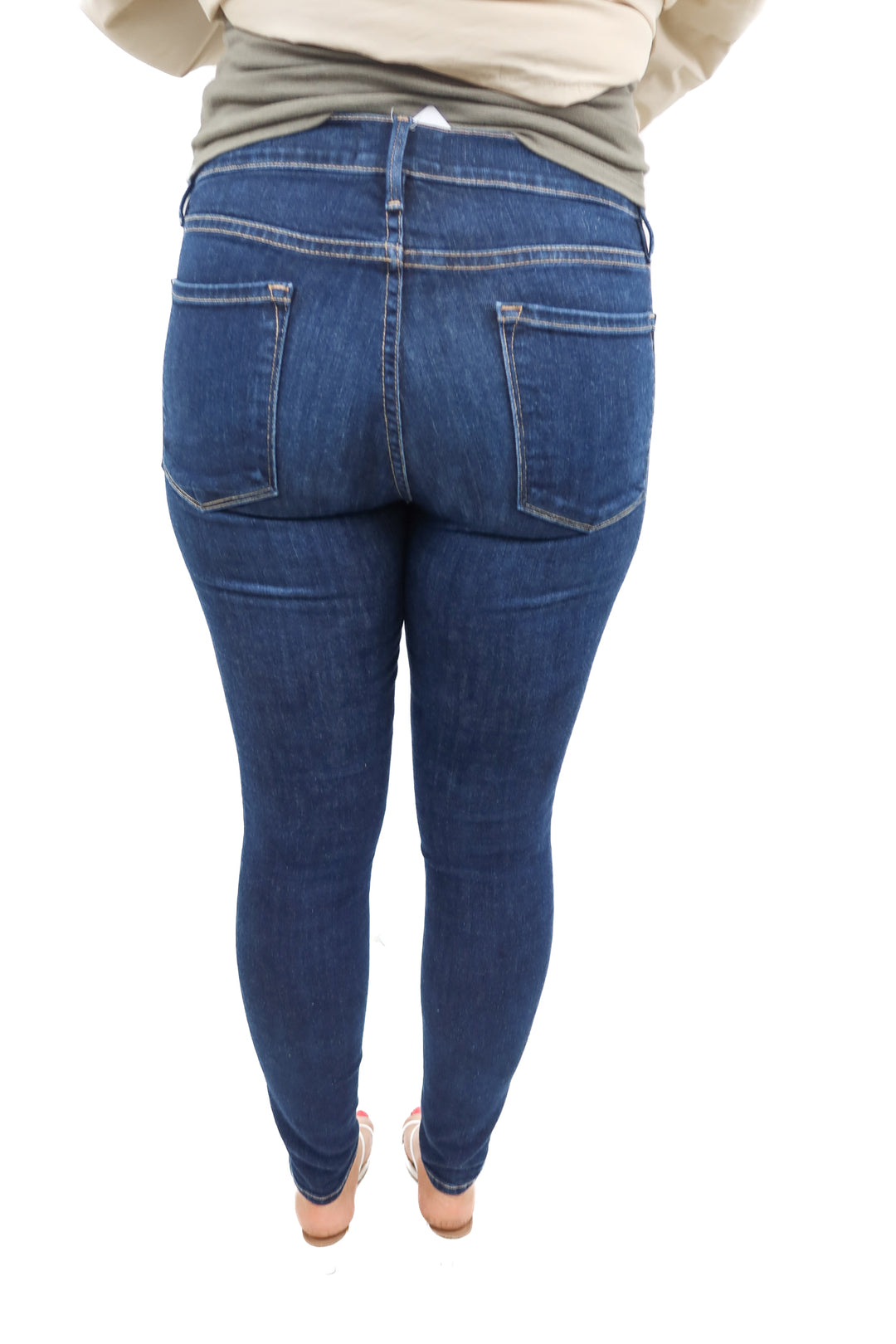 frame dark wash skinny jeans (30; retail $228)