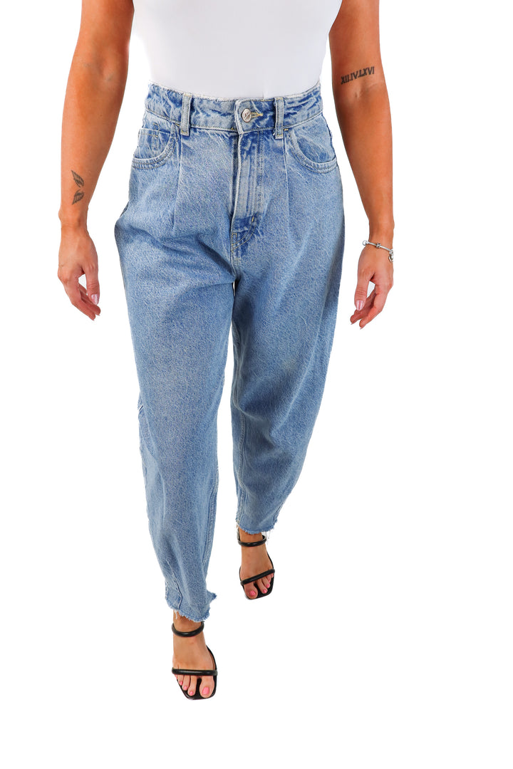 zara light wash pleated jean (4)