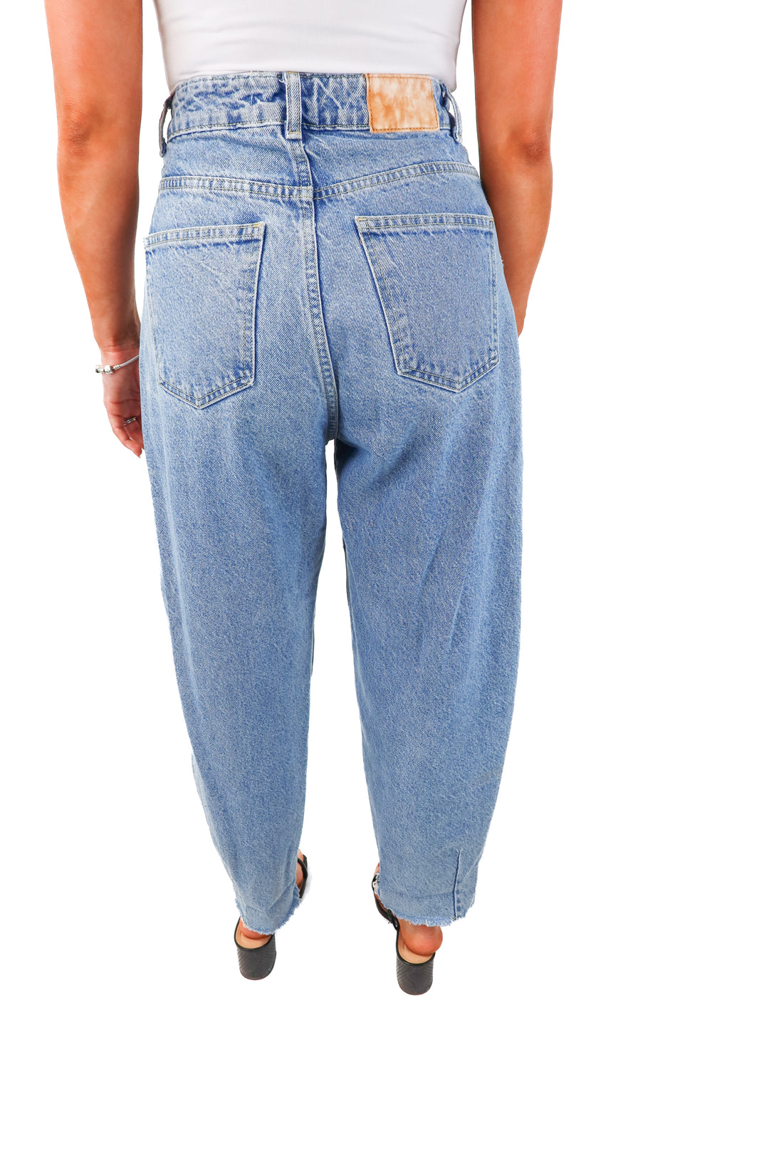 zara light wash pleated jean (4)