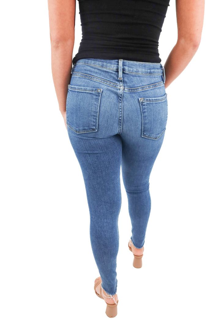 frame le skinny de jeanne raw hem in sedgwick wash (26)