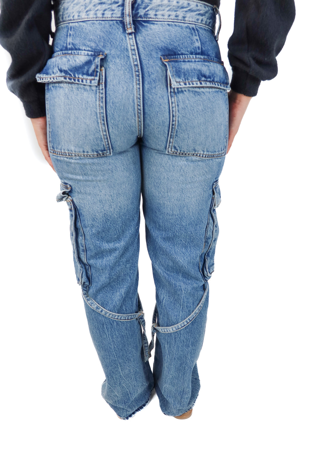 zara light wash cargo jeans NWT (6; retails $59.90)