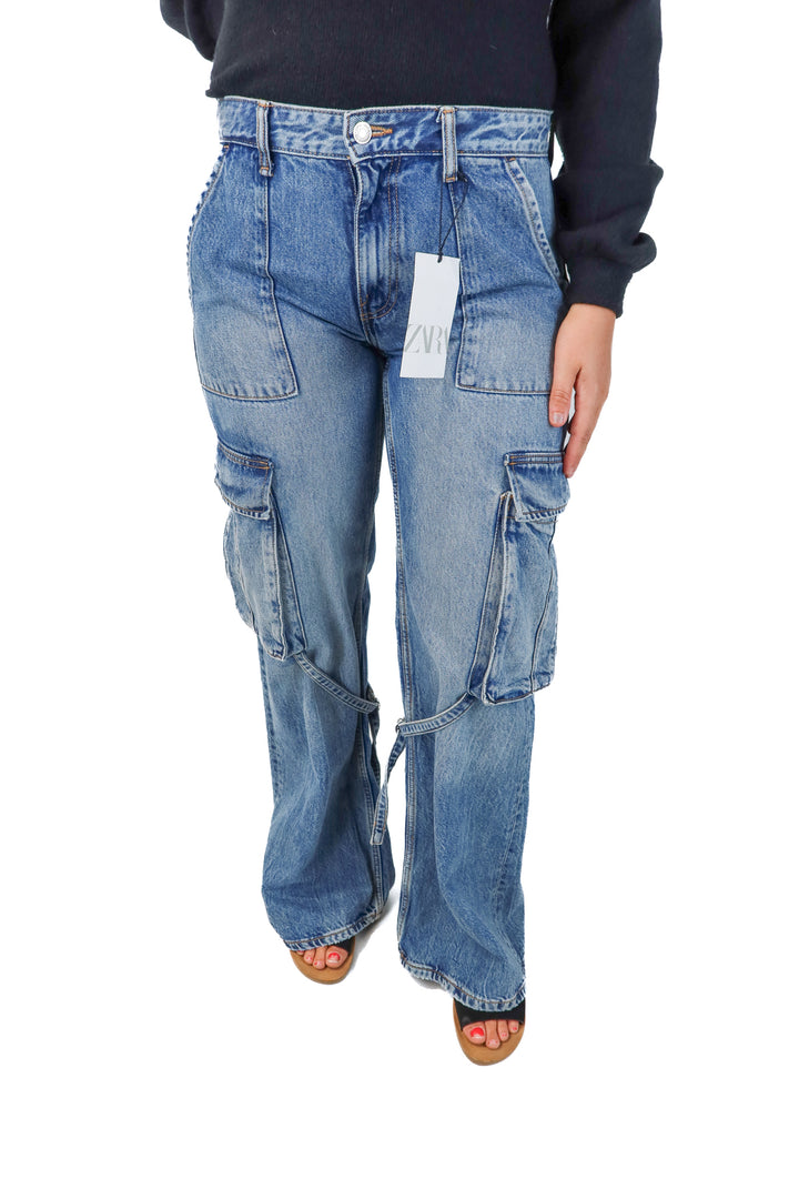 zara light wash cargo jeans NWT (6; retails $59.90)