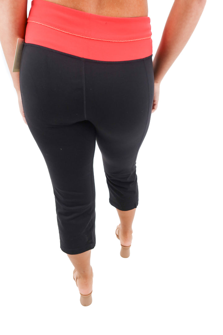 kirkland black/red capri leggings (S)
