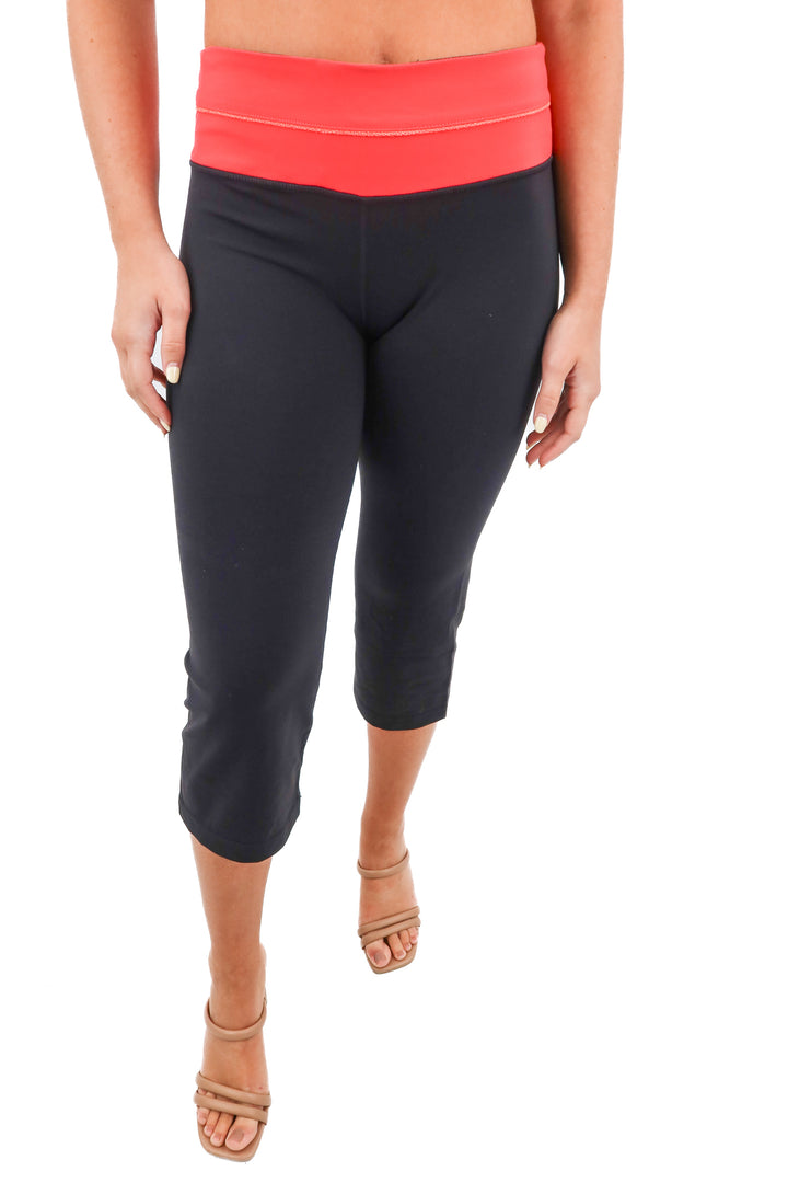 kirkland black/red capri leggings (S)