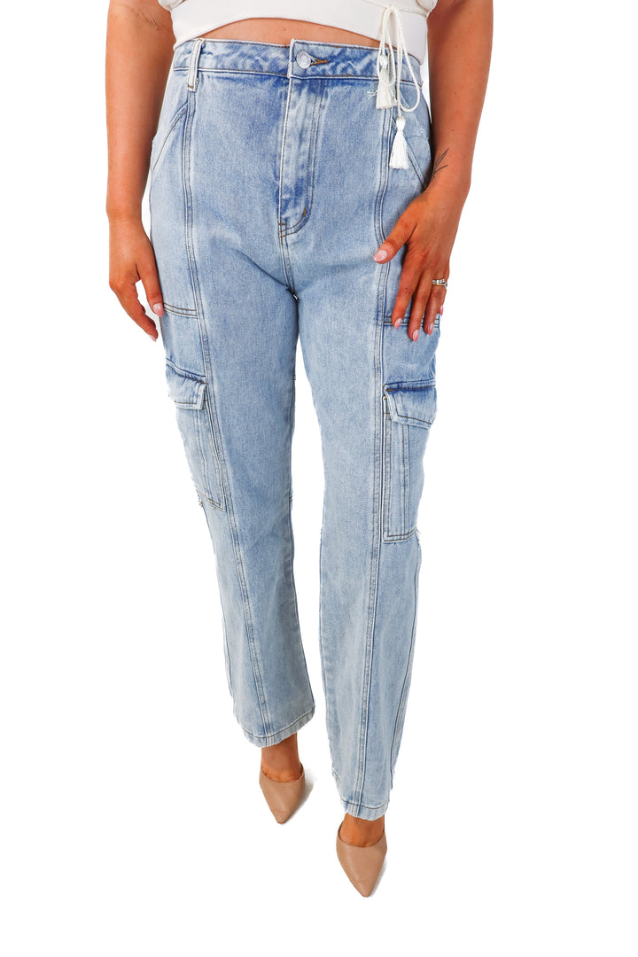kittenish light wash cargo jeans (27)