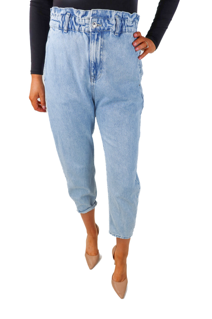 zara light wash paperbag jeans (6)