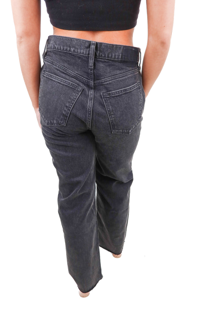 Abercrombie & Fitch black the 90s relaxed straight leg denim (27; retail $90)