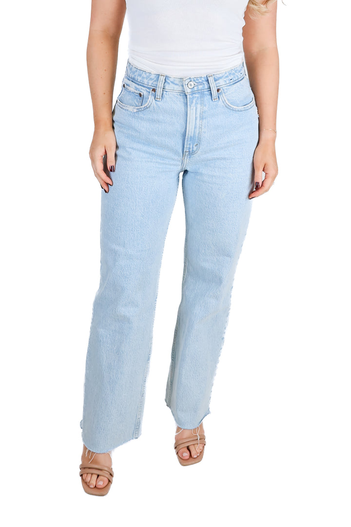 Abercrombie Light Wash 90s Relaxed High Rise Jeans (27/4L; retail $90)