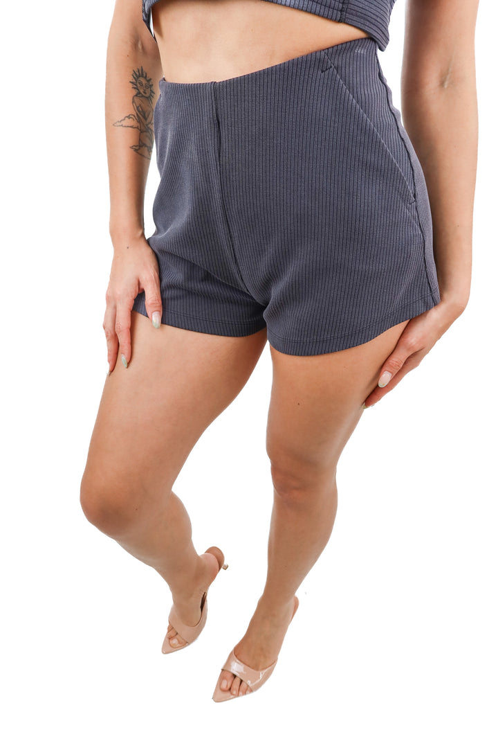 Lululemon ribbed black shorts (4)