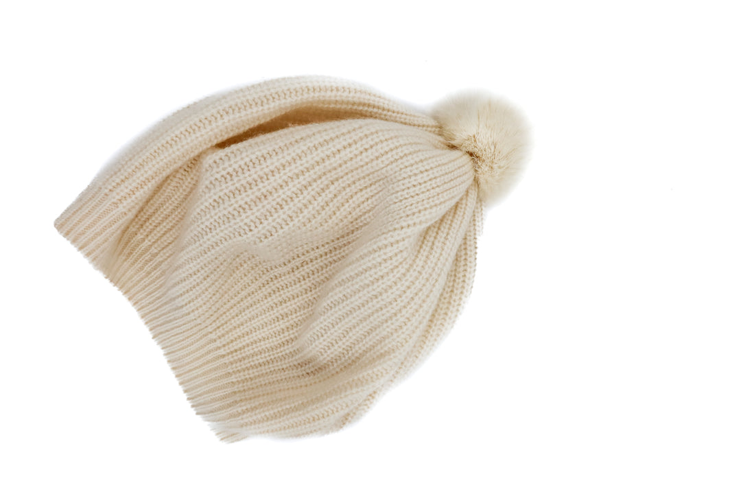 Qi cashmere cream pom beanie