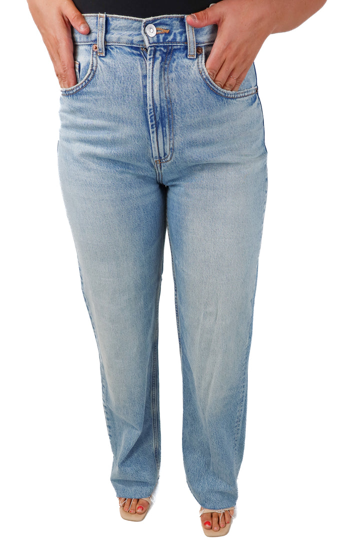 zara light wash raw hem jeans (8)