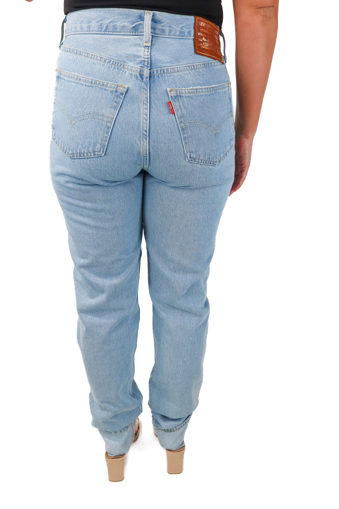 SOLD levis light wash cuffed jeans (29)