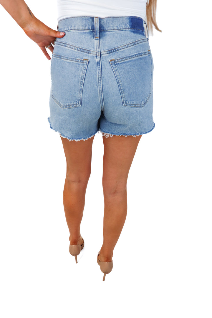 abercrombie & fitch light wash 4" mom short (6)