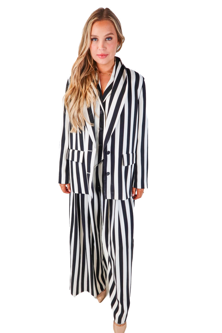 never fully dressed black/white striped set (10)