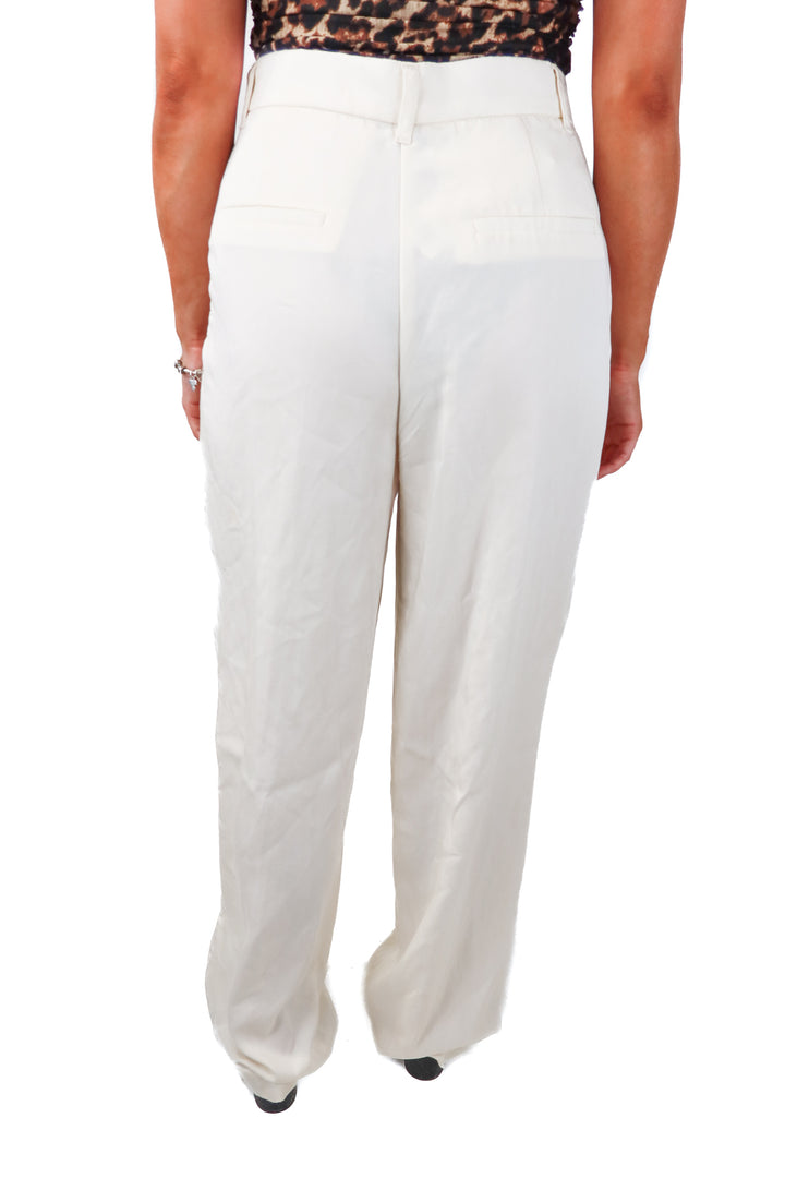 SLAY zara cream trouser pants NWT (M; retails $45.90)