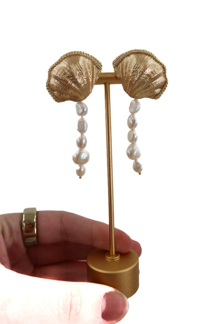 lili claspe gold seashell/pearl earrings (retail $145)