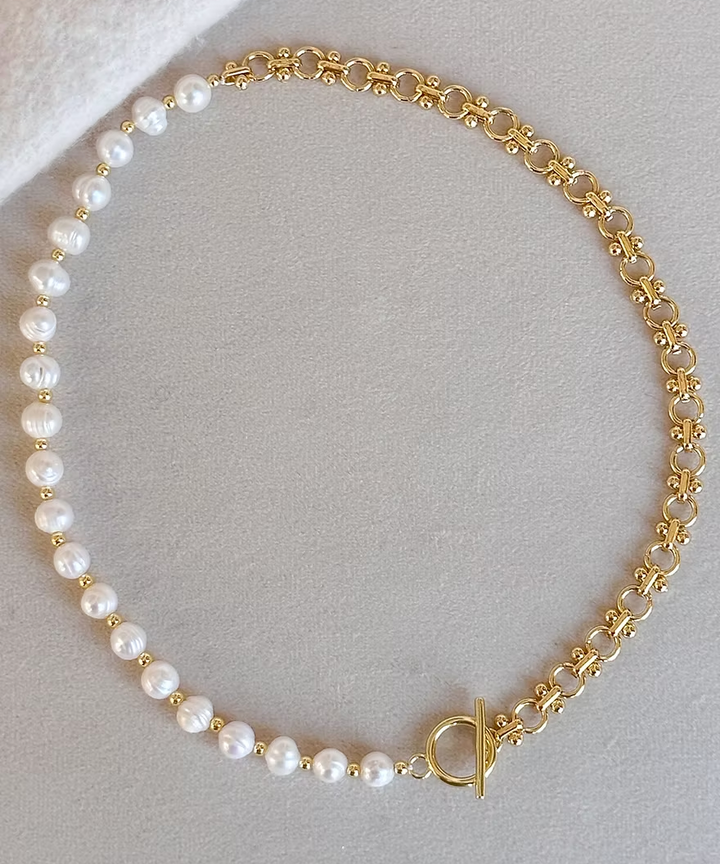 Easton Elle Loop & Pearl Necklace