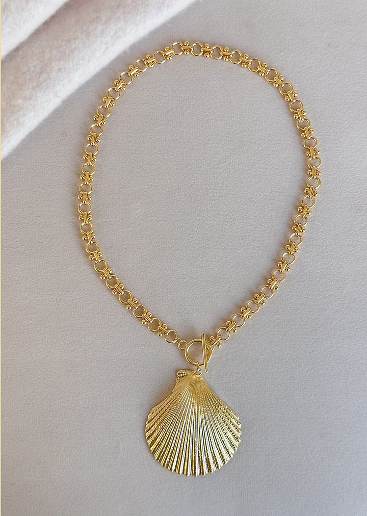 Easton Elle Seashell Loop Necklace