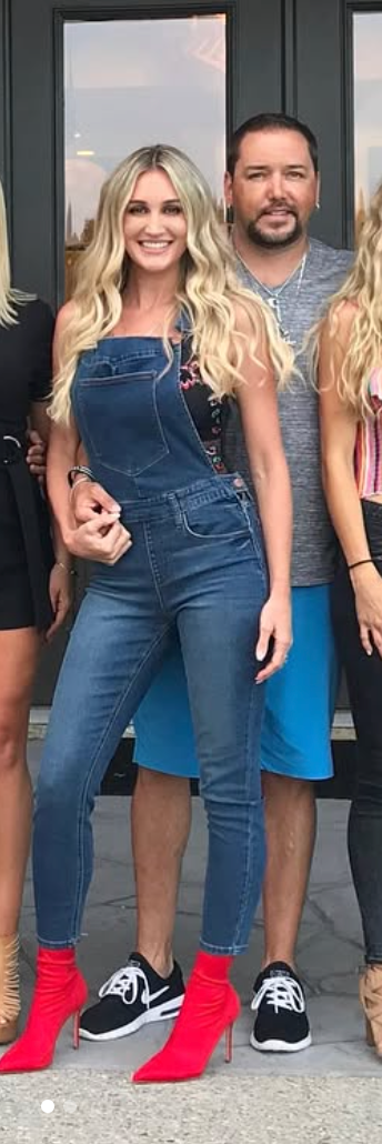AUCTION wrangler dark wash skinny denim overalls (27)