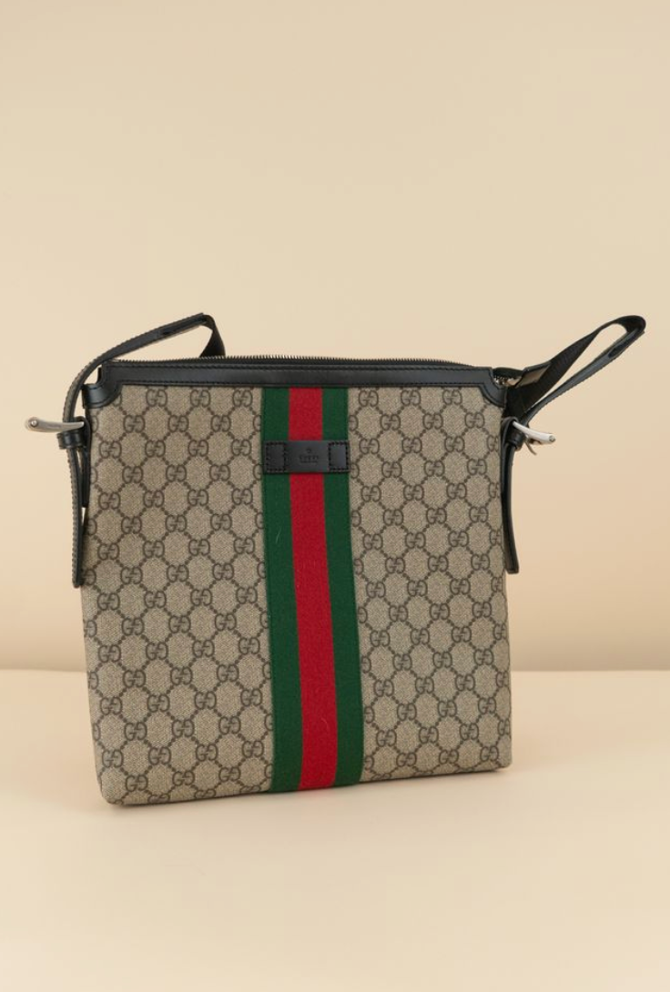 Gucci GG Supreme canvas messenger