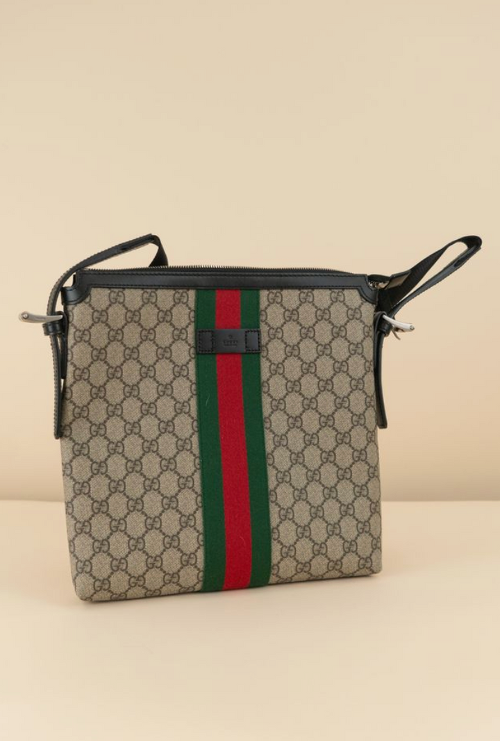 Gucci GG Supreme canvas messenger