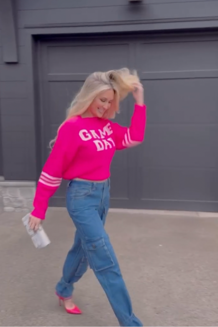 AUCTION mainstrip pink game day knit sweater (m)