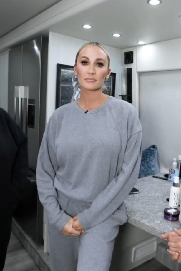AUCTION wsly grey crewneck sweat set (s)