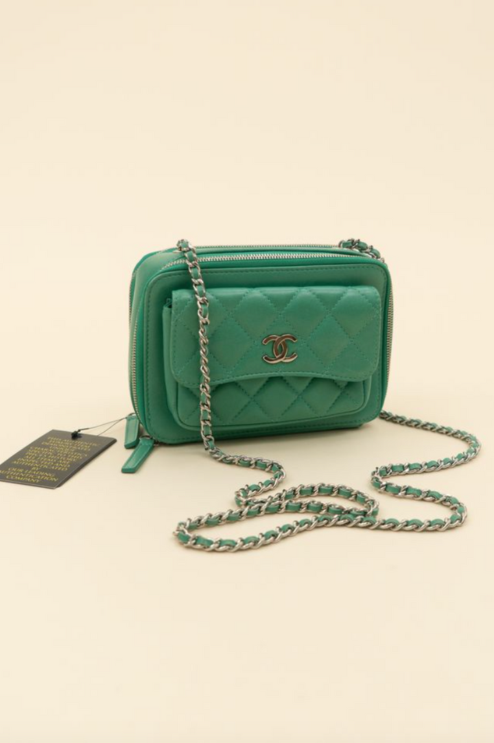 Chanel Green Quilted Lambskin matelasse Crossbody