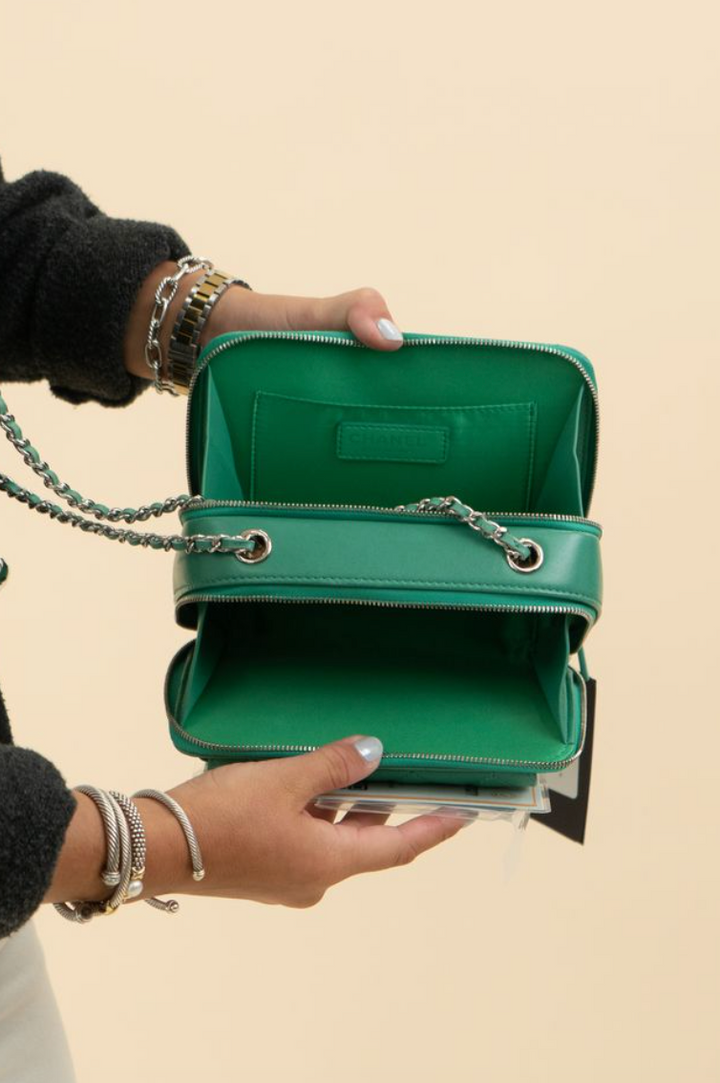 Chanel Green Quilted Lambskin matelasse Crossbody