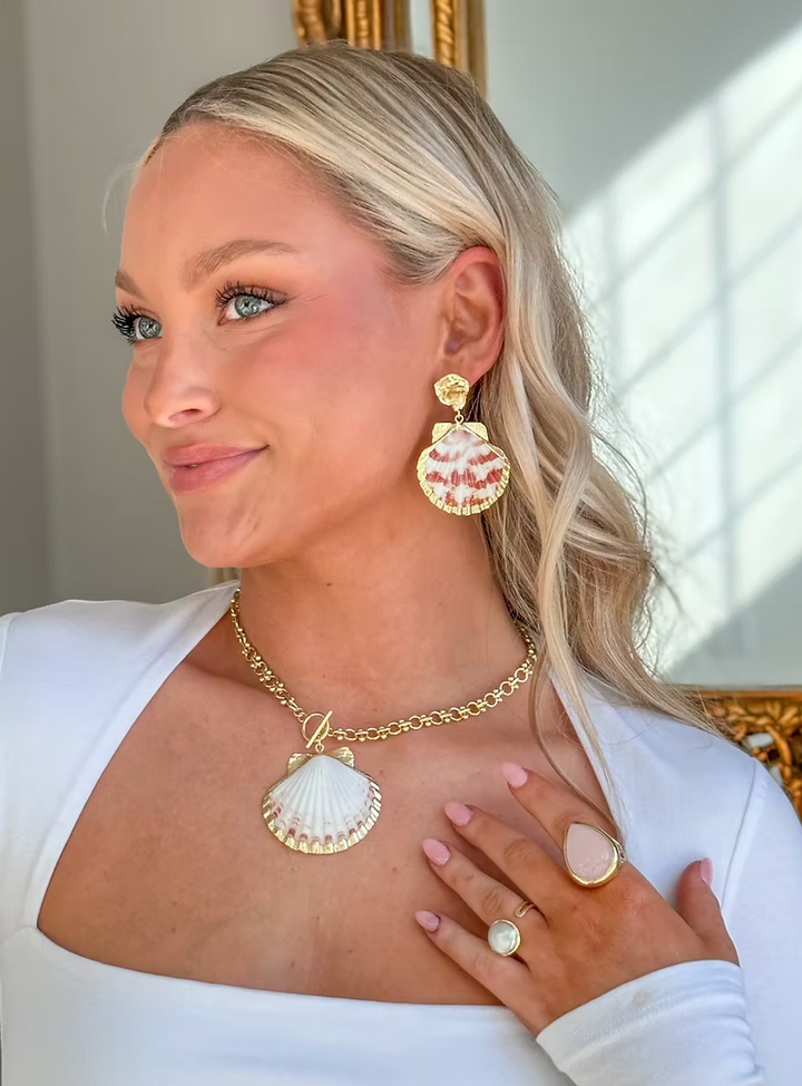 Easton Elle Seashell Loop Necklace